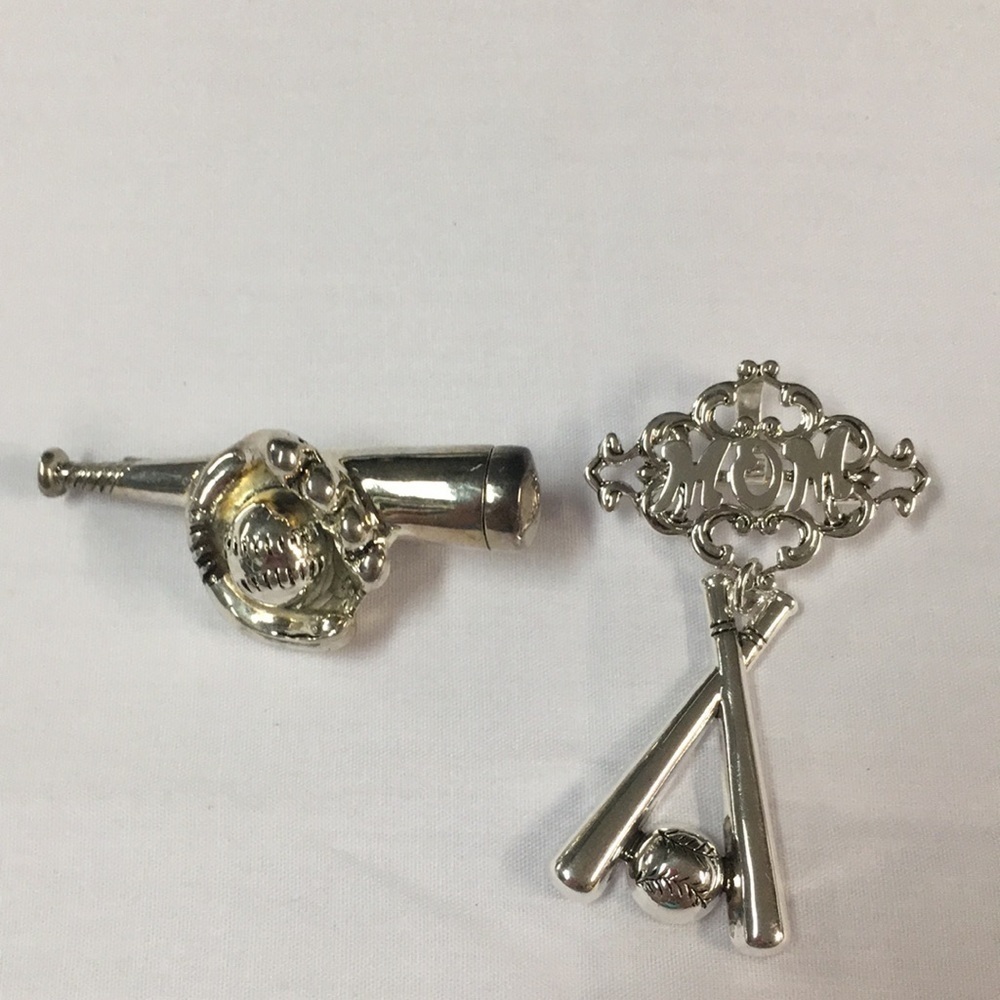Set of 2 Sports Themed Brooches (N)